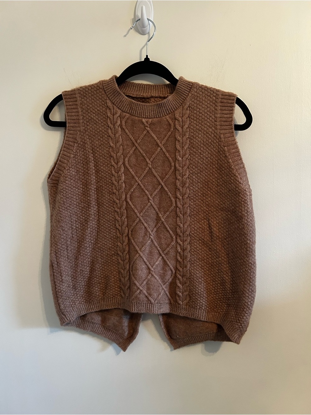Cable Knit Sleeveless Sweater Vest in Brown